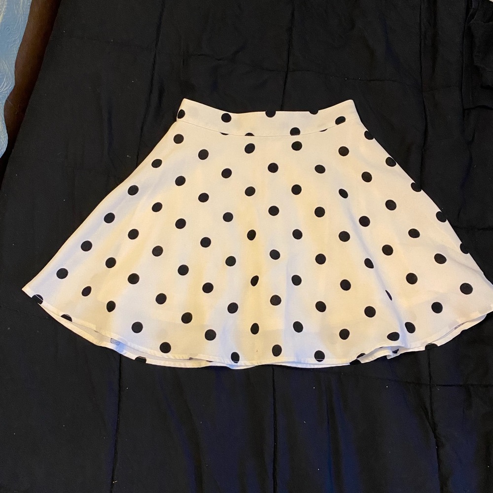 Skater skirt white w/ polka dot